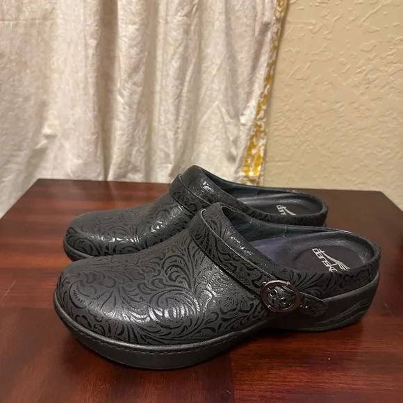 DANSKO XP Women's Black Leather Tooled Clogs Shoes Size EU 39/US 9 - Picture 2 of 6